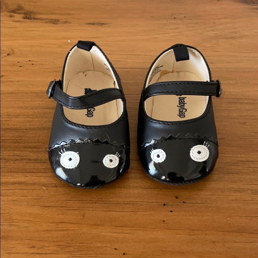 Baby Gap crib shoe